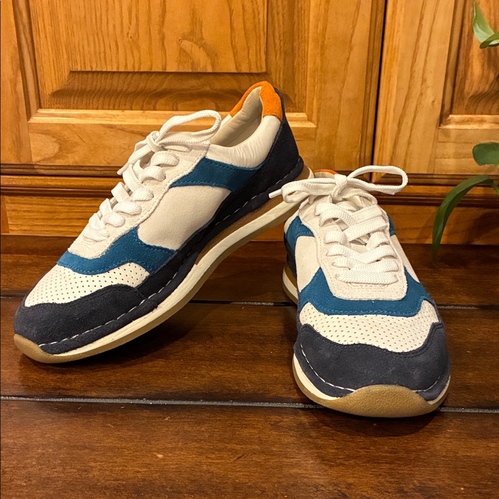 Like New Clarks Size 4 Youth Craft Run Suede Leather Sneakers Blue/White (ABBA)